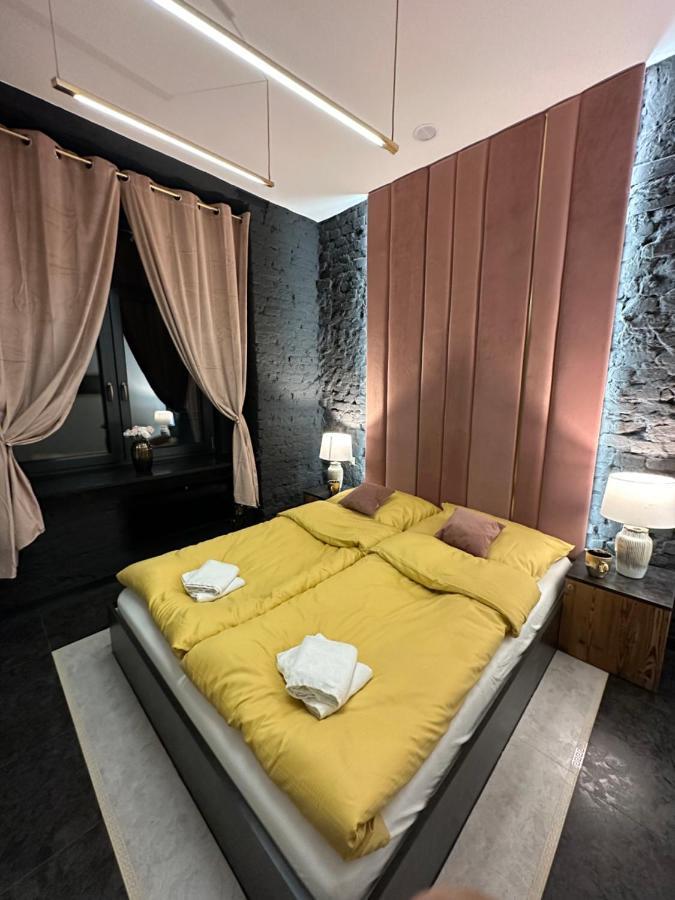 Darkhouse Versace Pink Apartment