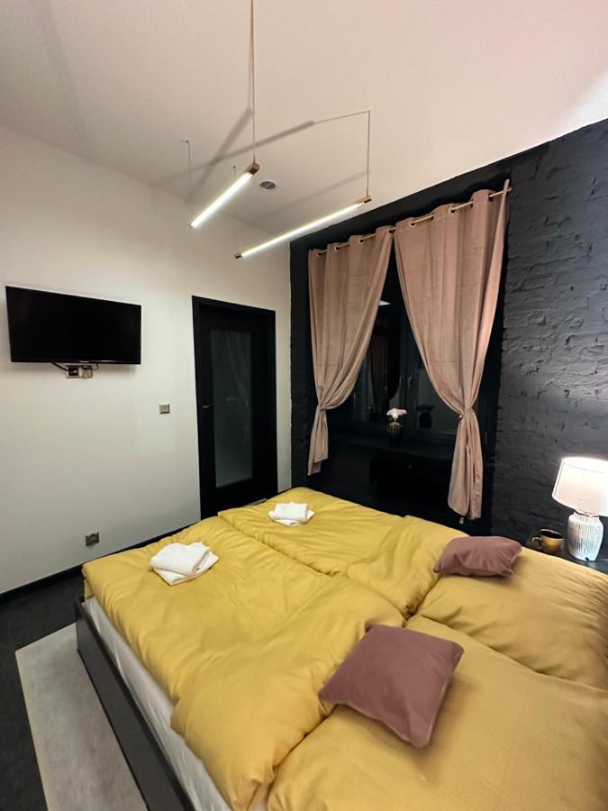 Darkhouse Versace Pink Apartment *
